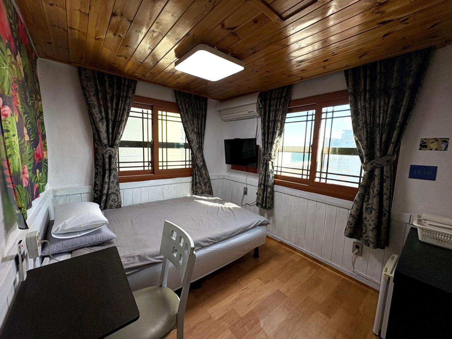 Gudeok Guesthouse Seogwipo-stad Buitenkant foto