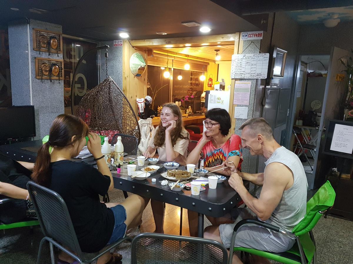 Gudeok Guesthouse Seogwipo-stad Buitenkant foto
